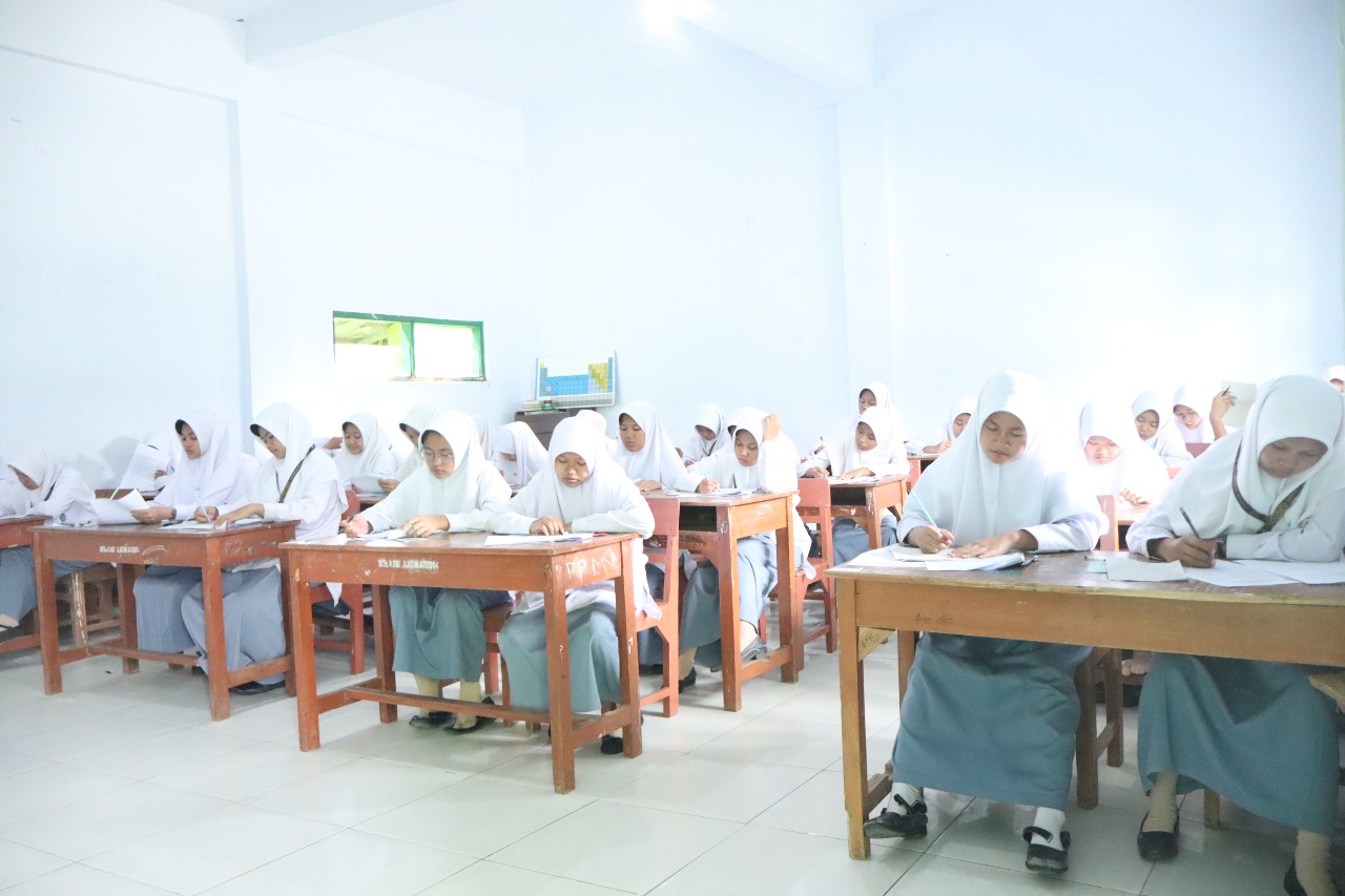 Dari Lisan ke Tulis: Santri Uji Ketelitian dan Pemahaman