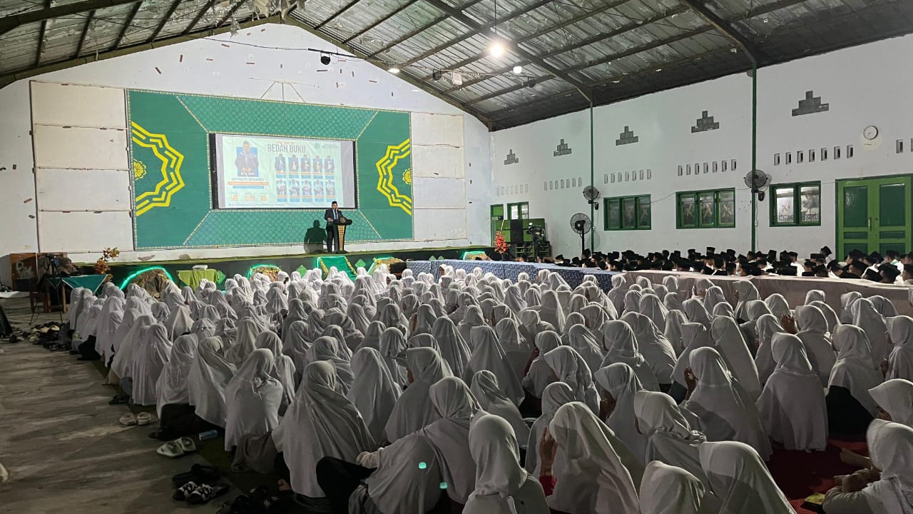 Merawat Akal dan Hati: Izfanna Generation Menyalakan Lentera Literasi di Ponpes Darul Mujahadah