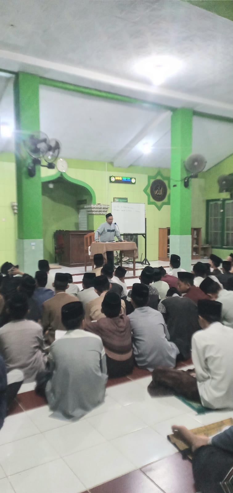 Kajian Fikih dan Akhlak : Tekankan Kesempurnaan Ibadah