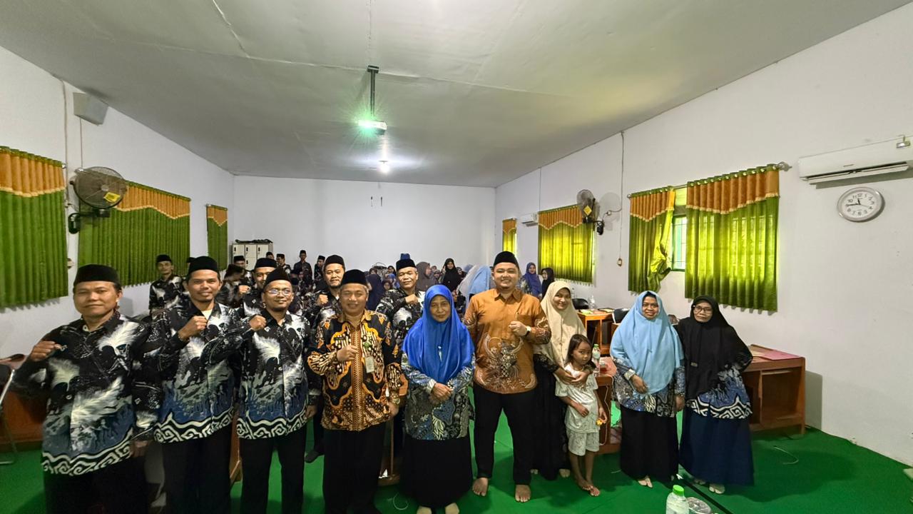 Pembinaan Dewan Guru TMI Darul Mujahadah oleh Kepala Kankemenag Kabupaten Tegal: Guru berkhidmat untuk melahirkan generasi Islami