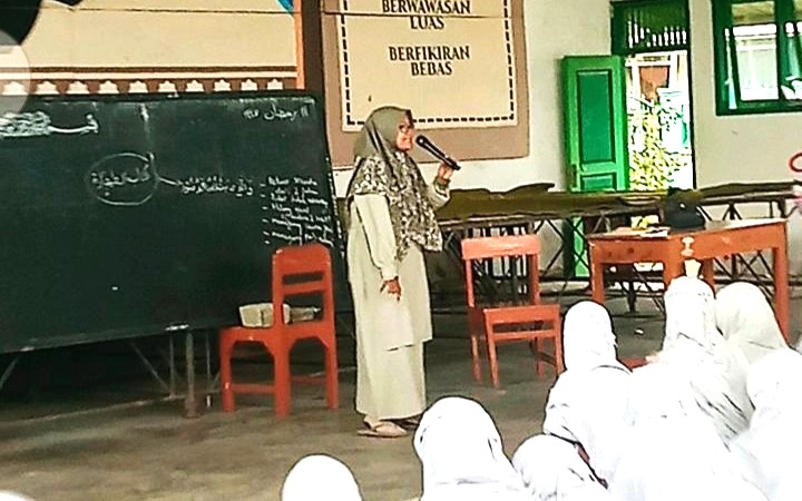 Perdalam Ilmu Fiqih di Bulan Suci, Santri Pondok Pesantren Darul Mujahadah Kaji Bab Taharah