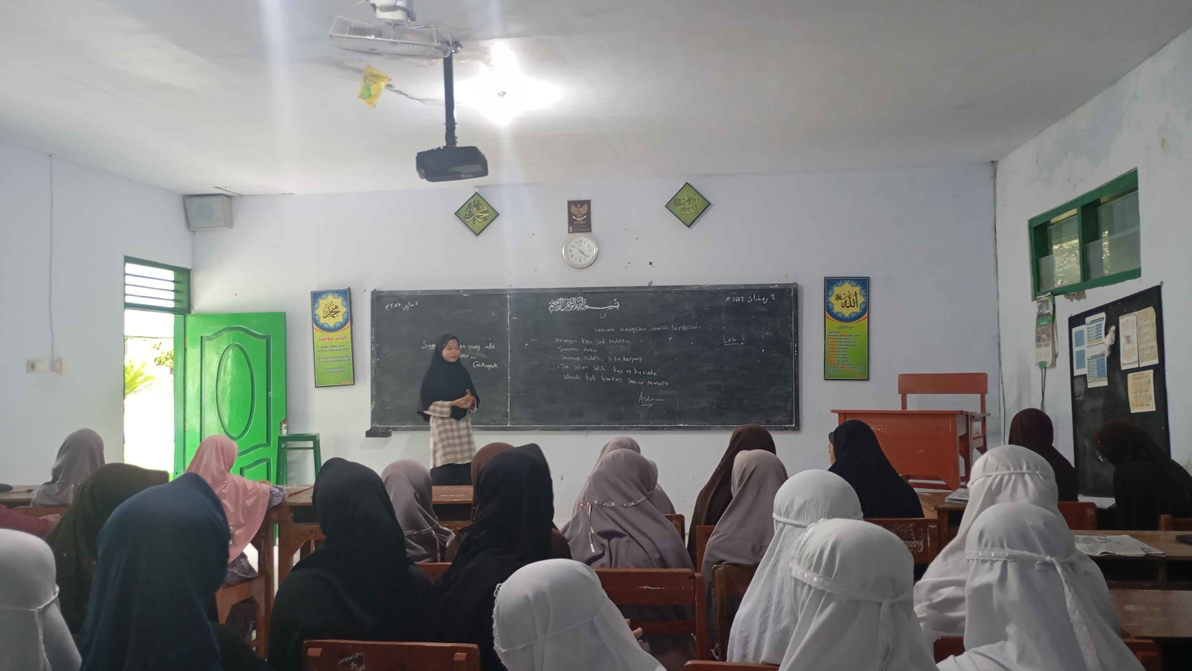Santri Ponpes Darul Mujahadah mengikuti Kajian Fiqih dan Akhlak Selama Bulan Ramadhan