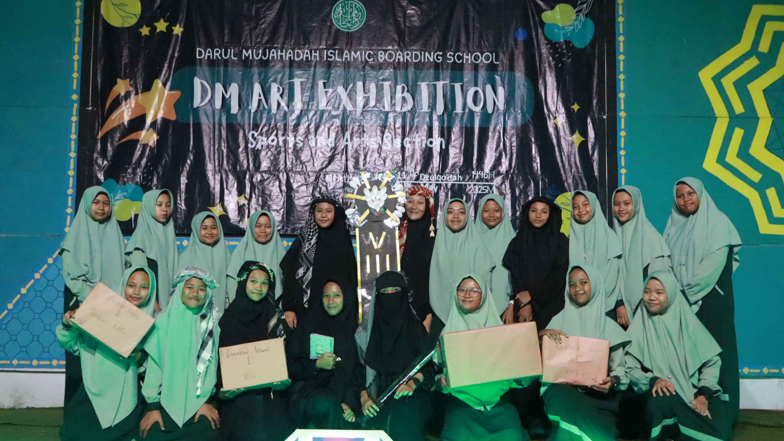 Serunya Fashion Show Ala Santriwati di Ajang DM Art Exhibition 2025