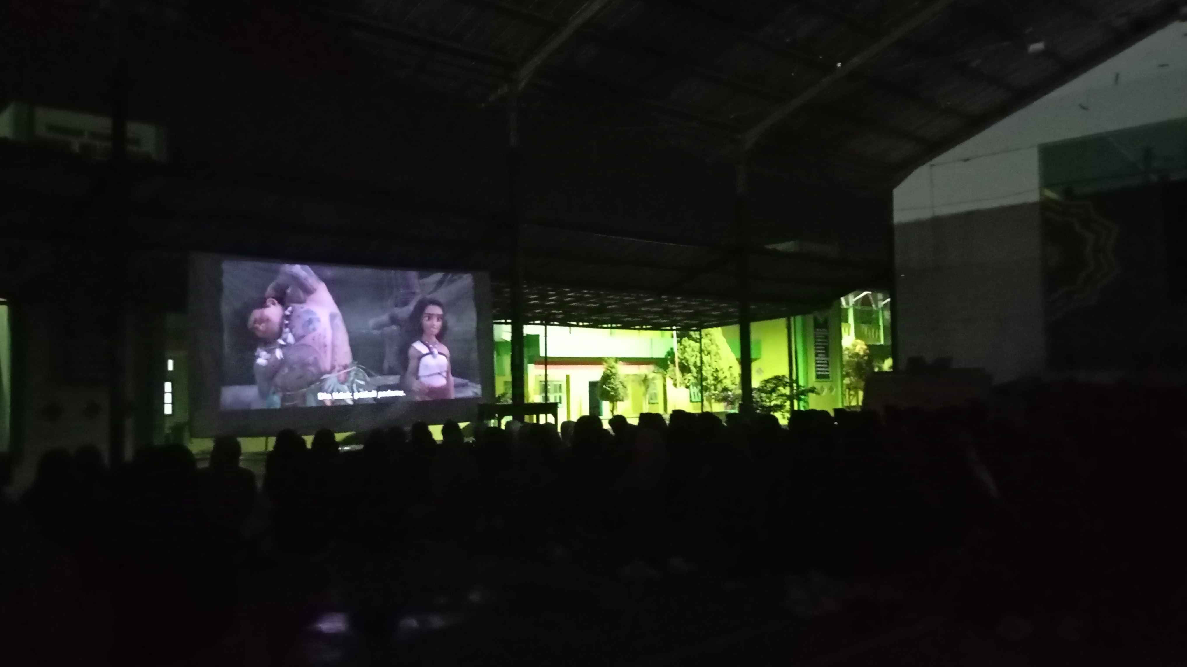 Setelah Berpuasa, Waktunya Refreshing: Nonton Bareng Santri DM