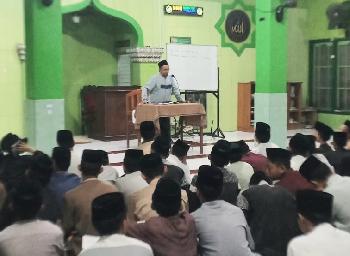 Dari Gerakan hingga Kekhusyukan : Kajian Fikih Menyempurnakan Shalat di Pondok Pesantren Darul Mujahadah