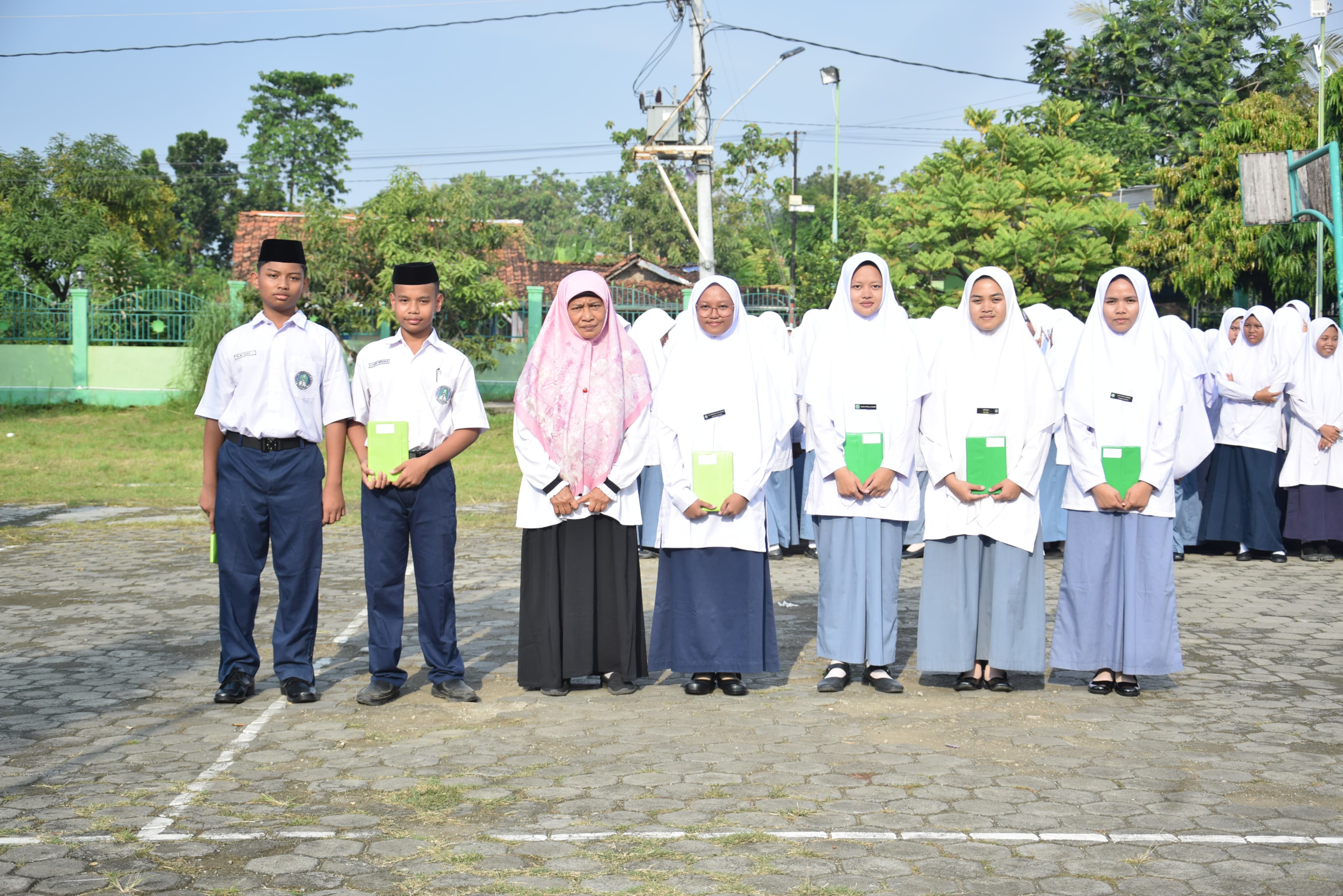 Upacara Pembukaan Tahun Ajaran Baru 2025/2026 di Pondok Pesantren Darul Mujahadah Berlangsung Khidma